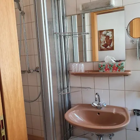 Hotel Gaestehaus Zum Weinberg