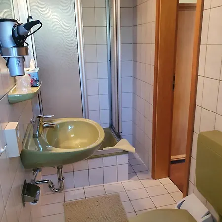 Gaestehaus Zum Weinberg Otel