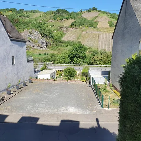 Gaestehaus Zum Weinberg Hotel *