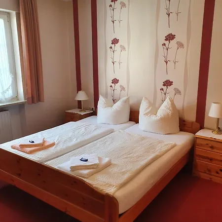 Otel Gaestehaus Zum Weinberg *