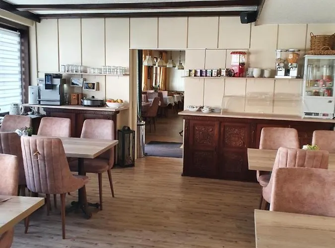 Hotel Gaestehaus Zum Weinberg *