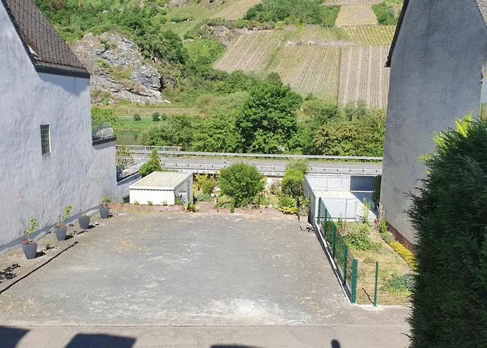 Gaestehaus Zum Weinberg Hotel *